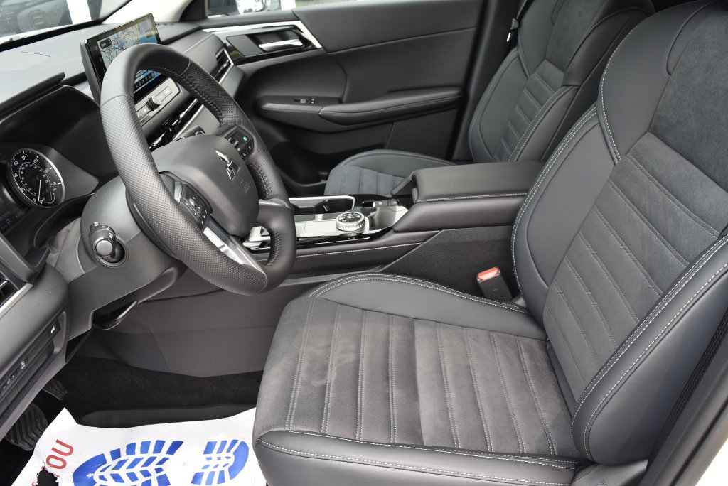New 2026 Mitsubishi Outlander AWD image 9
