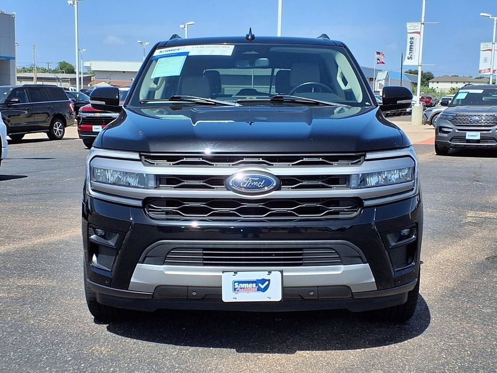 Used 2023 Ford Expedition XLT RWD image 2