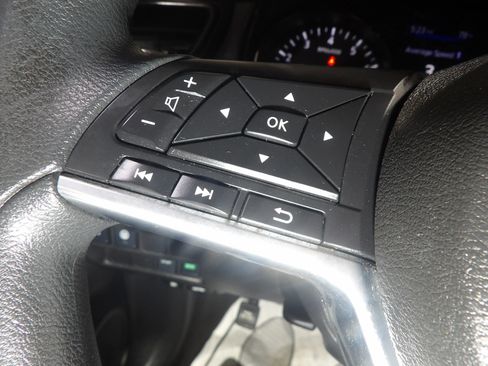 Used 2022 Nissan Rogue Sport S FWD image 16