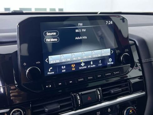 Used 2023 Nissan Pathfinder Platinum image 16