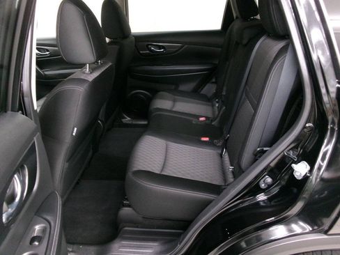 Used 2017 Nissan Rogue SV AWD/4WD image 13