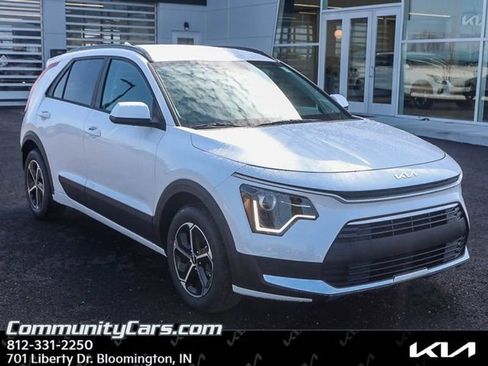 Certified 2025 Kia Niro LX image 6