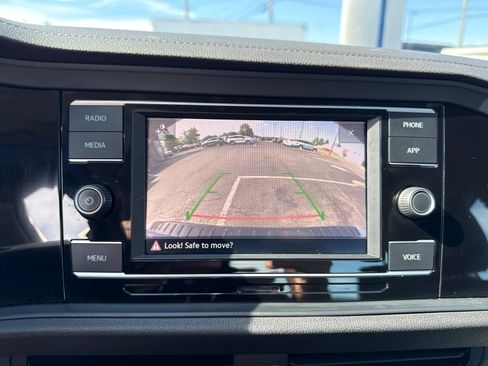 Used 2023 Volkswagen Jetta SE FWD image 6