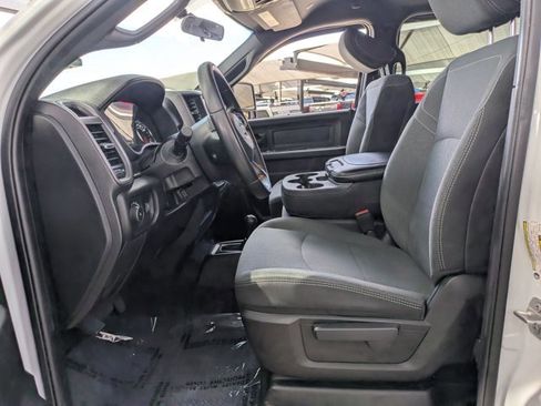 Used 2024 RAM 2500 Tradesman w/ Chrome Appearance Group image 16