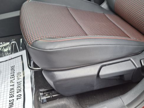 Used 2025 Nissan Kicks SR FWD image 18