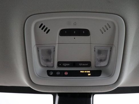 Used 2018 Chevrolet Traverse LT FWD image 28