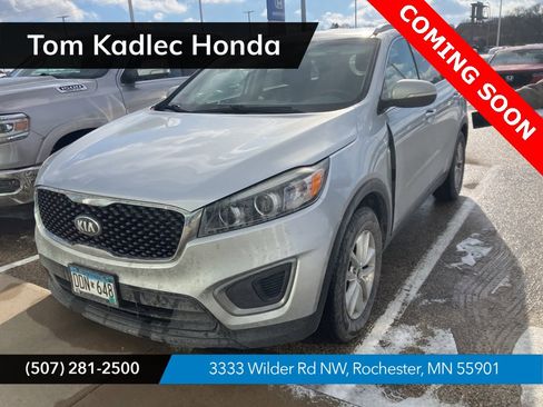 Used 2016 Kia Sorento LX w/ LX Convenience Package image 1