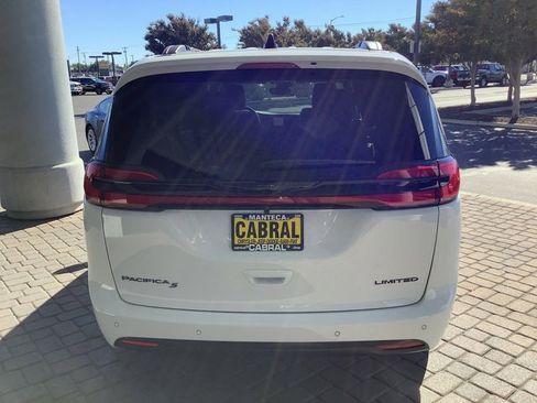 New 2026 Chrysler Pacifica Limited image 29