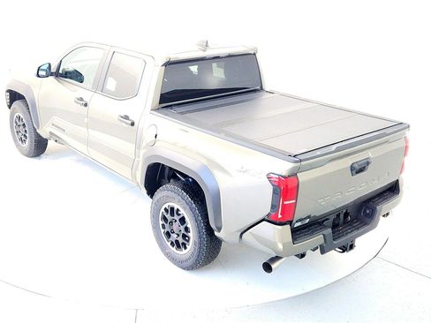 Used 2025 Toyota Tacoma TRD Off-Road image 16