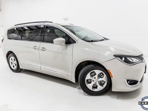 Used 2017 Chrysler Pacifica Touring-L image 9