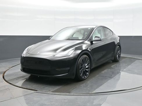 Used 2025 Tesla Model Y Performance image 3
