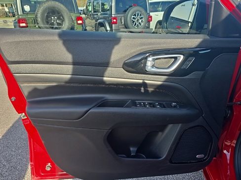 Certified 2022 Jeep Compass Limited w/ (RED) Package image 18