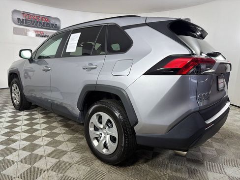 Used 2021 Toyota RAV4 LE FWD image 5