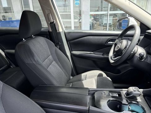 Used 2024 Nissan Rogue SV FWD image 9