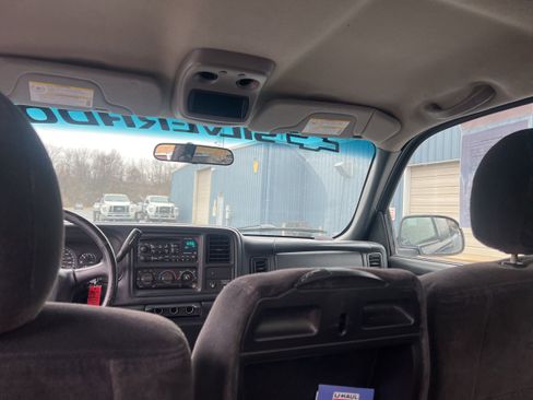 Used 2001 Chevrolet Silverado 2500 LS w/ Snow Plow Prep Pkg image 13