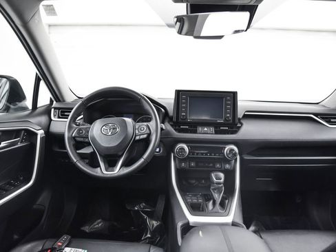 Used 2021 Toyota RAV4 XLE Premium image 23