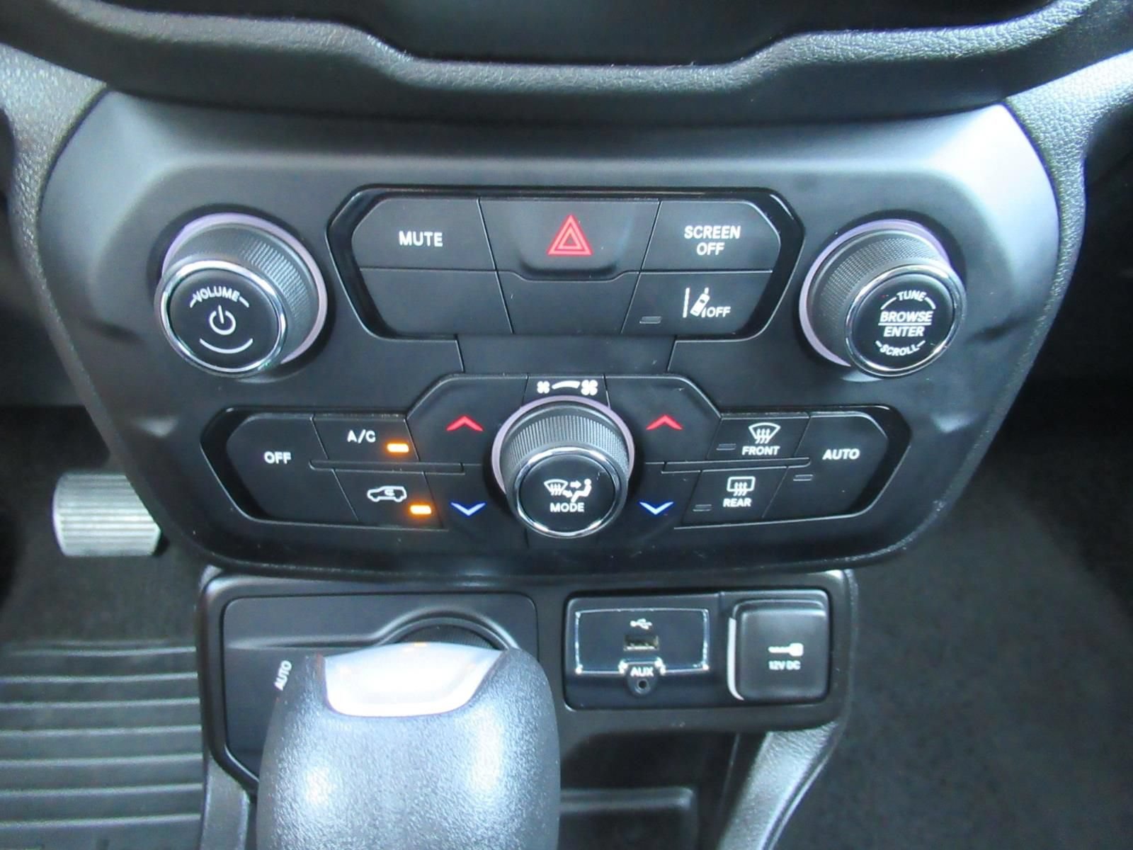 Certified 2023 Jeep Renegade Latitude AWD/4WD image 30