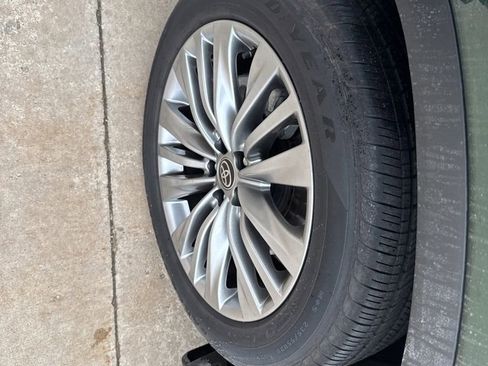 Used 2025 Toyota Highlander Platinum image 13