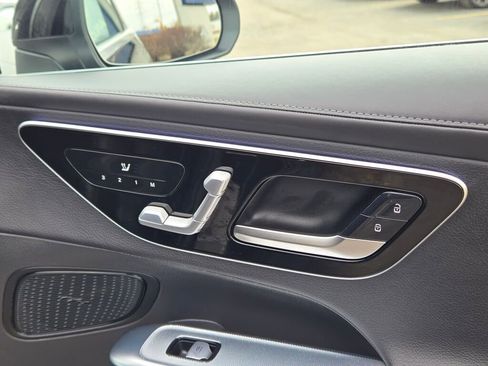 Used 2023 Mercedes-Benz GLC 300 4MATIC image 11