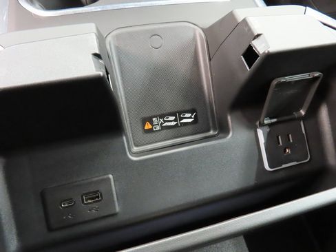 Used 2025 Chevrolet Silverado 2500 LTZ w/ Trail Boss Package image 73