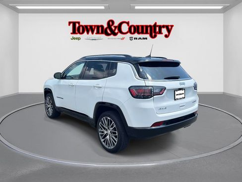 Certified 2022 Jeep Compass Limited w/ Elite Group image 4