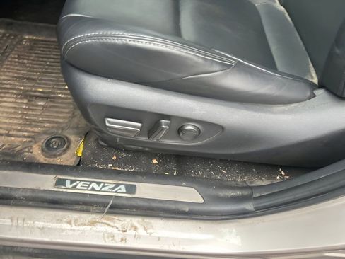 Used 2024 Toyota Venza XLE image 21