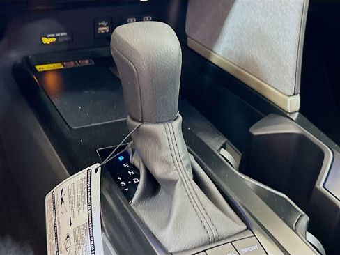 New 2025 Toyota Camry LE w/ Convenience Package FWD image 17