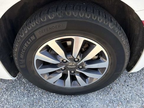 Used 2021 Chrysler Pacifica Touring-L FWD image 28