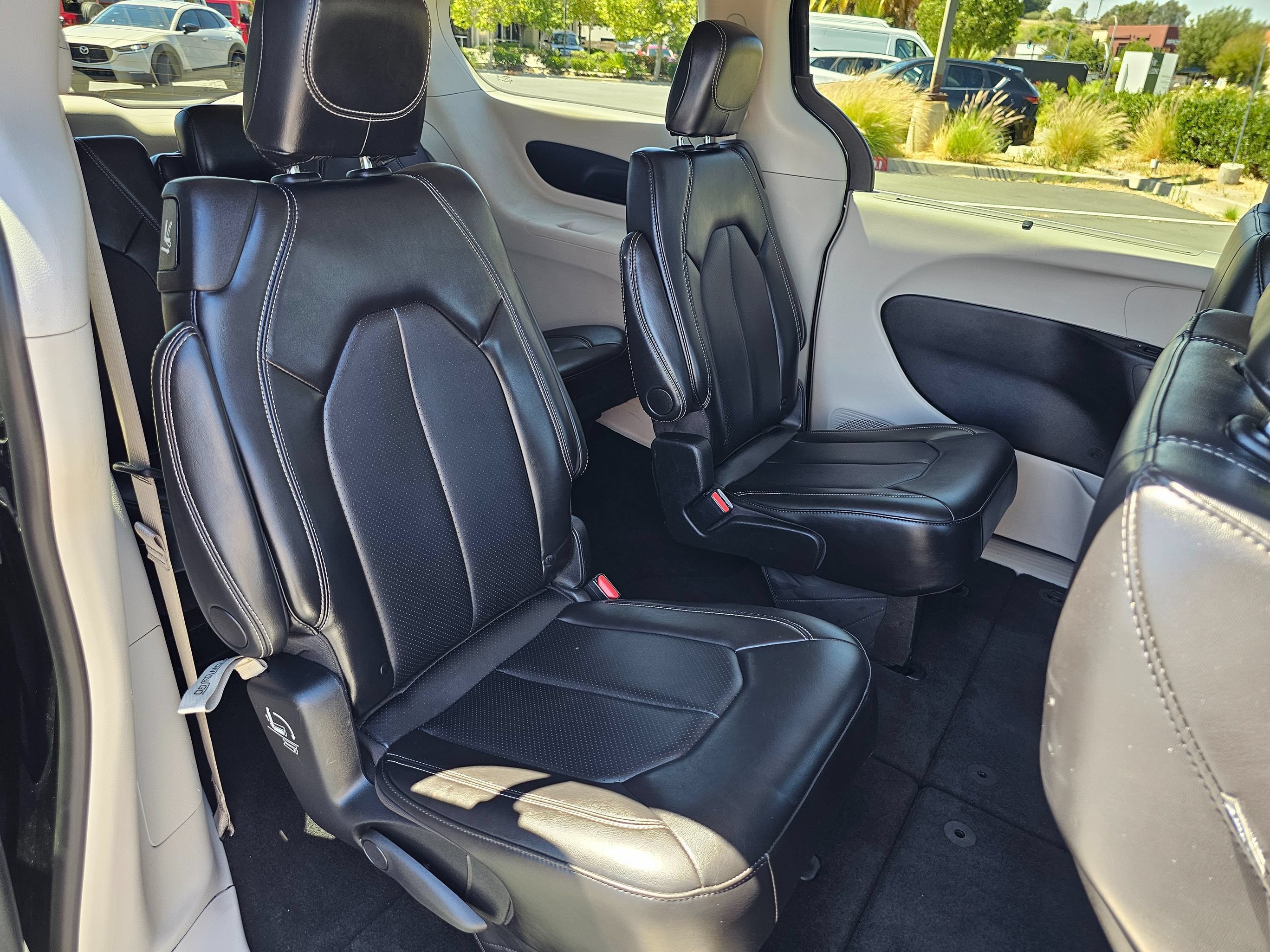 Used 2024 Chrysler Pacifica Touring-L FWD image 29