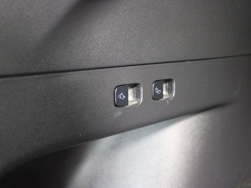 Used 2021 Tesla Model Y Long Range image 24