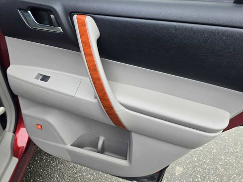 Used 2010 Toyota Highlander Limited image 13