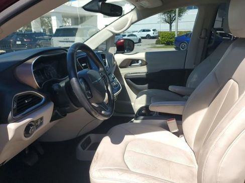 Used 2019 Chrysler Pacifica Touring-L Plus image 15