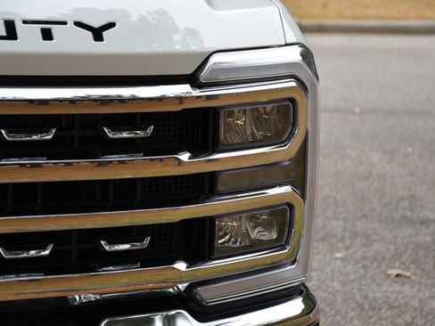 Used 2025 Ford F250 Lariat w/ FX4 Off-Road Package image 10