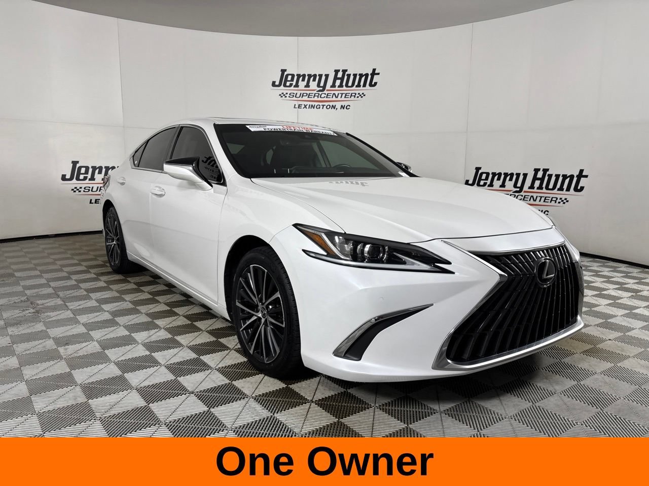 Used 2024 Lexus ES 350 w/ Premium Package FWD image 4