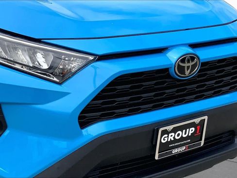 Used 2021 Toyota RAV4 XLE Premium FWD image 29