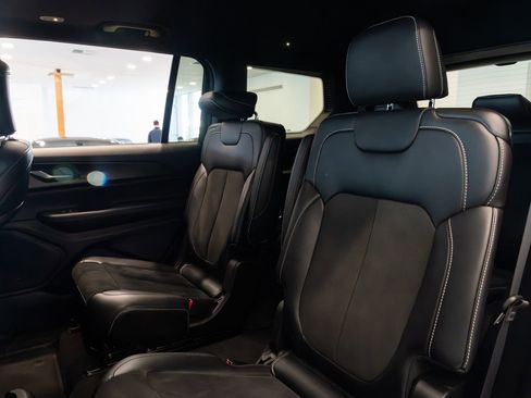 Used 2024 Jeep Grand Cherokee L Altitude image 11