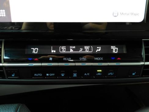 Used 2024 Toyota Sienna XLE image 49