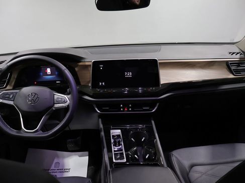 Used 2025 Volkswagen Atlas SE image 15