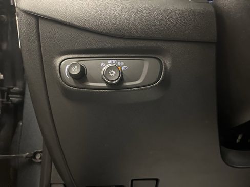 Used 2020 Chevrolet Equinox LT image 12