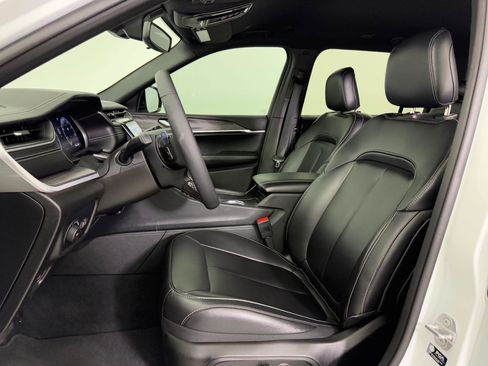 Used 2024 Jeep Grand Cherokee L Limited image 5