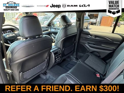 Certified 2025 Jeep Grand Cherokee Altitude AWD/4WD image 35