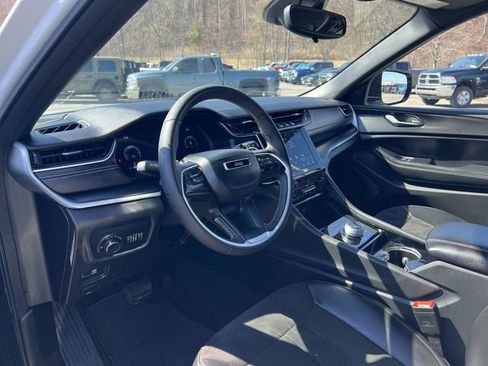 Used 2023 Jeep Grand Cherokee L Laredo AWD/4WD image 10
