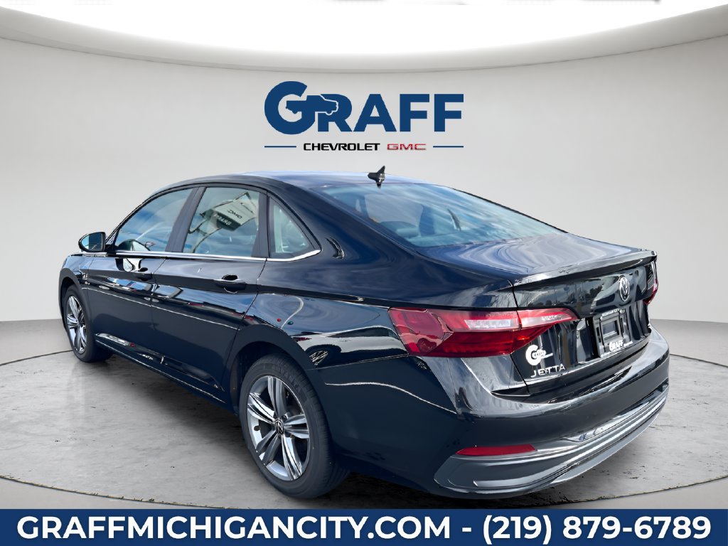 Used 2024 Volkswagen Jetta SE FWD image 3