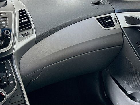 Used 2015 Hyundai Elantra SE w/ Option Group 02 FWD image 22