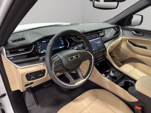 New 2024 Jeep Grand Cherokee Limited 4xe image 5