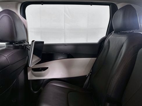 Used 2024 Kia Carnival EX FWD image 32
