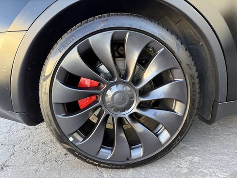 Used 2022 Tesla Model Y Performance image 30