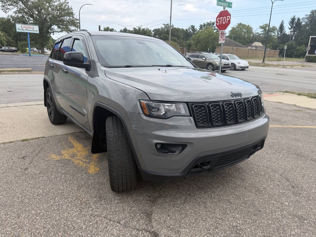 Used 2019 Jeep Grand Cherokee Laredo AWD/4WD image 11