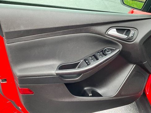 Used 2015 Ford Focus SE FWD image 24