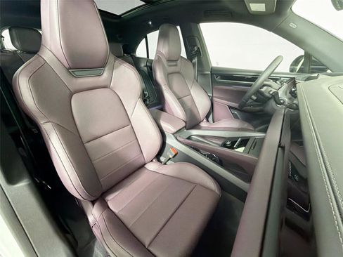 Certified 2026 Porsche Macan Electric RWD image 28